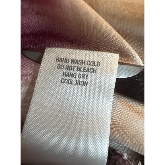 Dressbarn Sleeveless Blouse Womens 14/16 Satin Feel Career Office Work Flowy Top - Picture 6 of 6